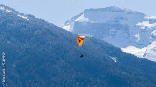 Parapente à Samoëns photo en drone