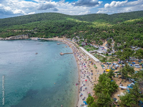 Gökçetepe Nature Park, located on the shores of the Saros Gulf, is a favorite among those who enjoy camping and caravanning with its beaches nestled within forests