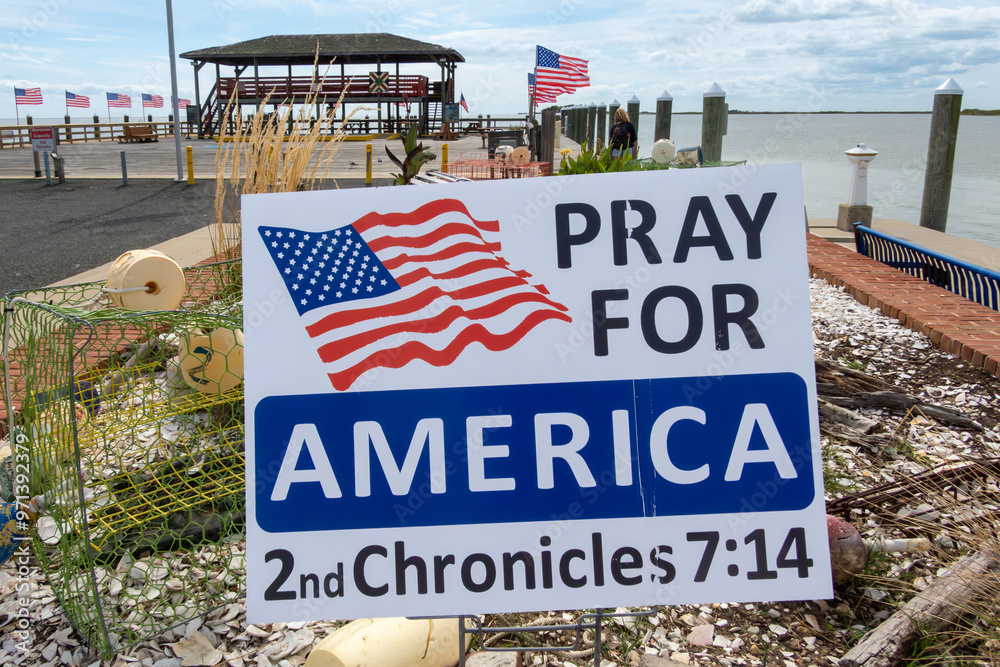Fototapeta premium Crisfield, Maryland, USA A sign in the town square says Pray for America.