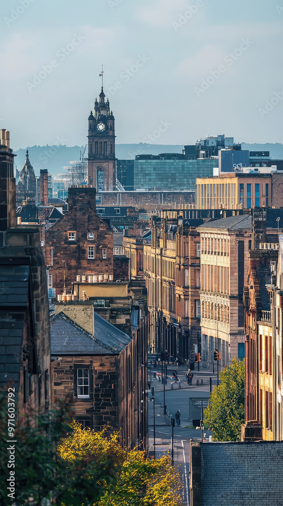Naklejka premium A stunning view of Glasgows cityscape showcasing modern and historic architecture