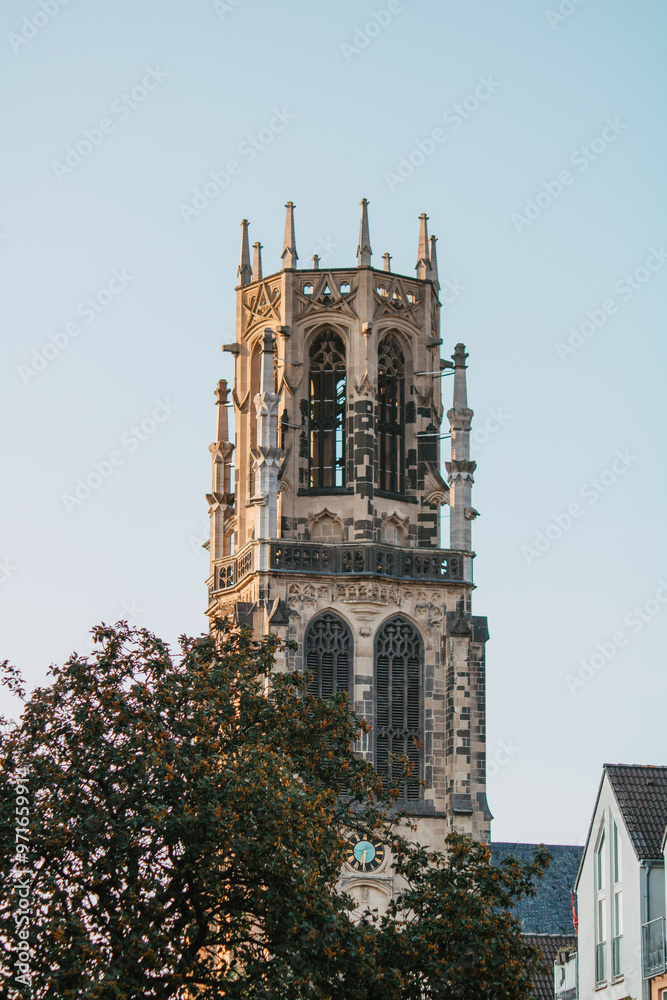 Fototapeta premium Detailaufnahme des gotischen Kirchturms 