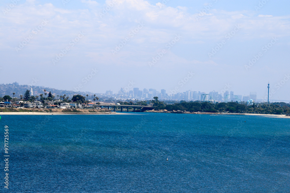 Obraz premium Cityscape of city of San Diego as seen across Sail Bay, California in Summer