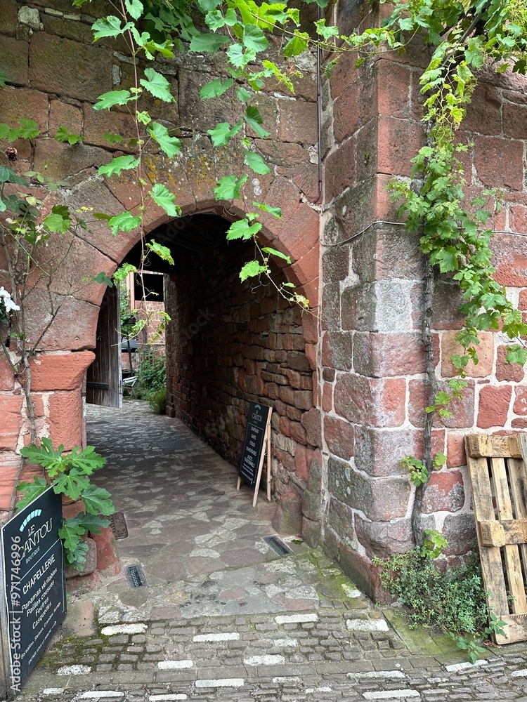 Dans les rues de Collonges-la-rouge