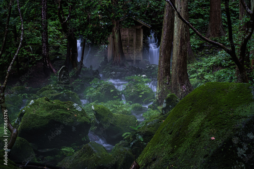 山形県遊佐町胴腹滝