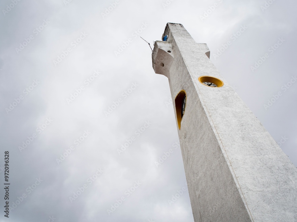 Φωτογραφία Tall clock tower of a church in the old town of Guatavita, Colombia, low angle s