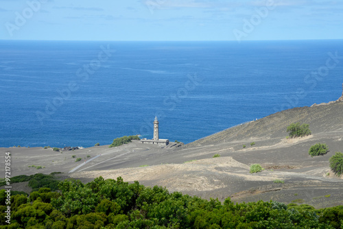 Küstenpanorama auf der Insel Faial im Nordwesten