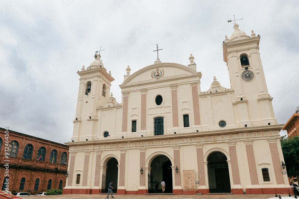 Obraz premium Historic cathedral in Asuncion, Paraguay, showcasing stunning architecture under overcast skies