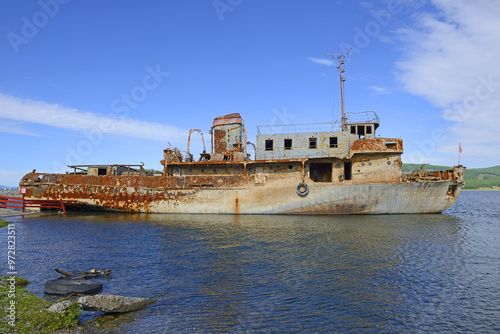 Obraz na płótnie Rusty shipwreck by the lake shore - Lake Chövsgöl núr (Khövsgöl), Khövsgöl lake and Bulgan aimags in northern Mongolia w salonie