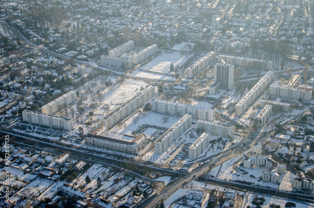 vue aérienne de la ville des Mureaux sous la neige vue aérienne de la ville des Mureaux sous la neige