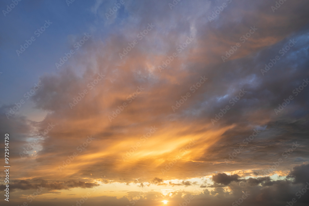 Naklejka premium Glowing real sky at sunset texture background overlay. Dramatic red and orange clouds.