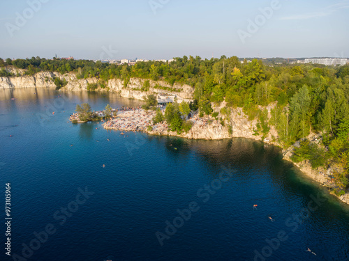 Zalew Zakrzówek, skałki Twardowskiego, Kraków, widok z góry, dronem