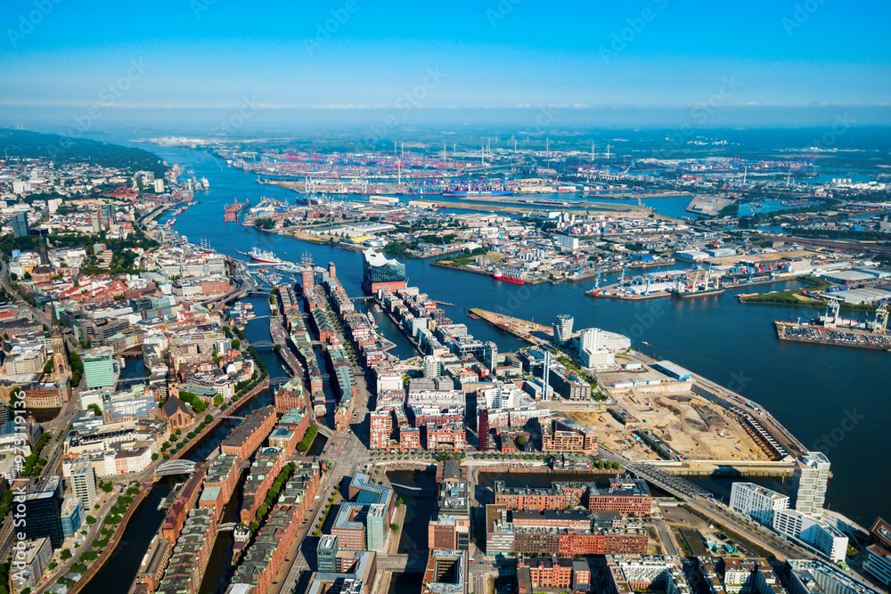 Fototapeta premium Hamburg city centre view, Germany