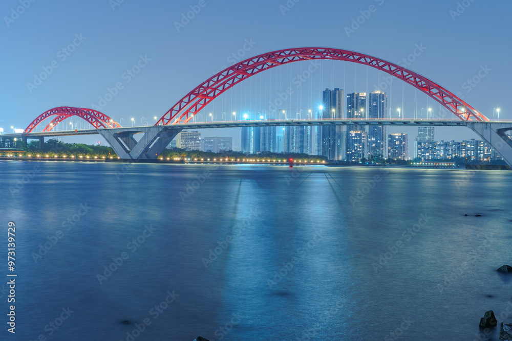 Naklejka premium Guangzhou Pearl River Red Bridge and City Nightscape Lighting