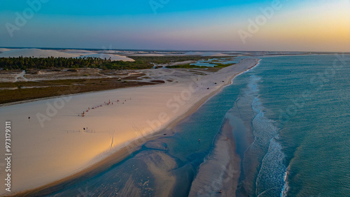 Parque Nacional Jericoacoara Jeri Ceará Natureza Dunas Paisagens Praia Areia Oceano Pôr do Sol Costeiro Tropical Ondas Nordeste Brasil Flora Lagoas Vento Surf Luz Sol Aventura Turismo Deserto Drone