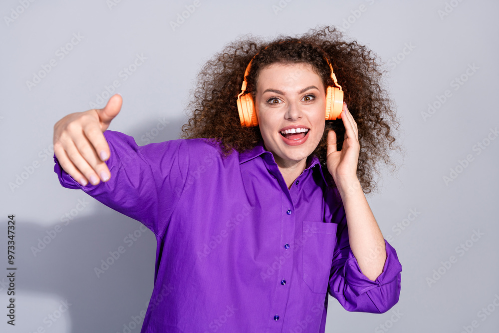 Φωτογραφία Portrait of pretty young woman headphones dance wear violet shirt isolated on gr