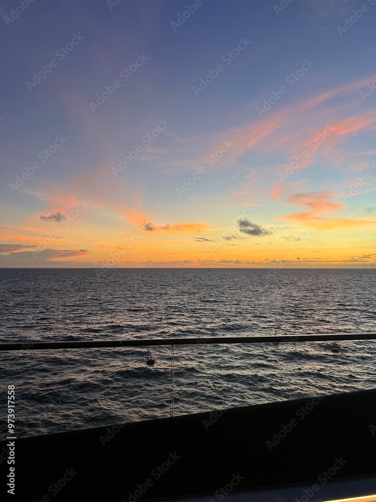 Fototapeta premium Hoàn hôn trên biển