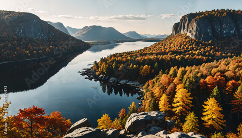 Vue panoramique d'automne sur une vallée fluviale photo