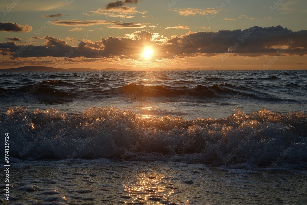 Naklejka premium Serene Sunset Over Ocean Waves