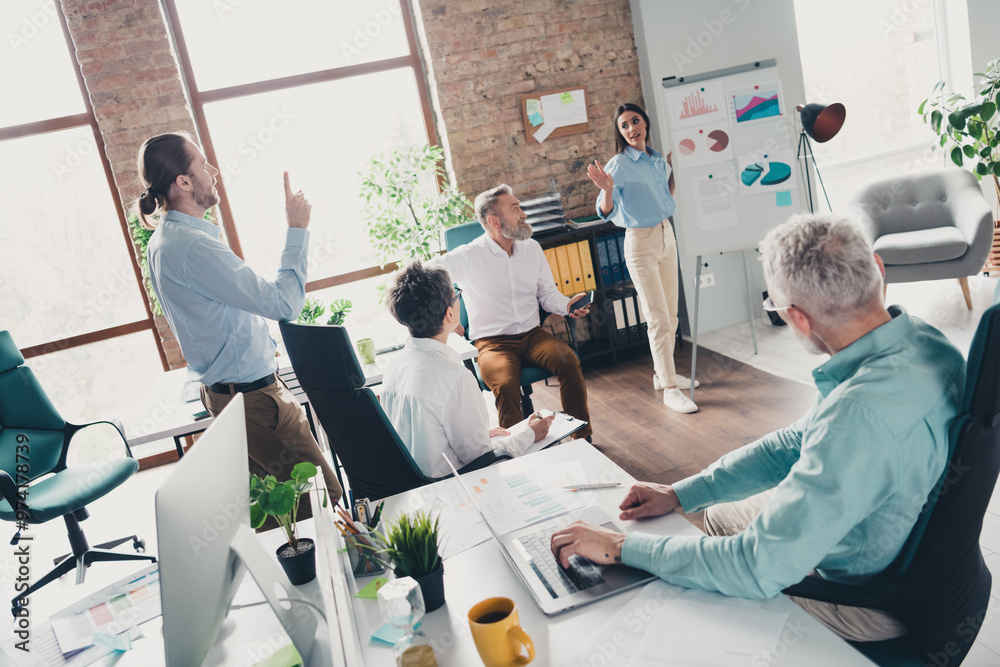 Obraz premium Photo of teamwork startup partners discussion statistics trading comfortable nice creative startup office loft room interior