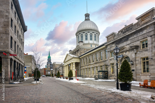 Obraz na płótnie Montreal city center on a cold winter day, Canada w salonie
