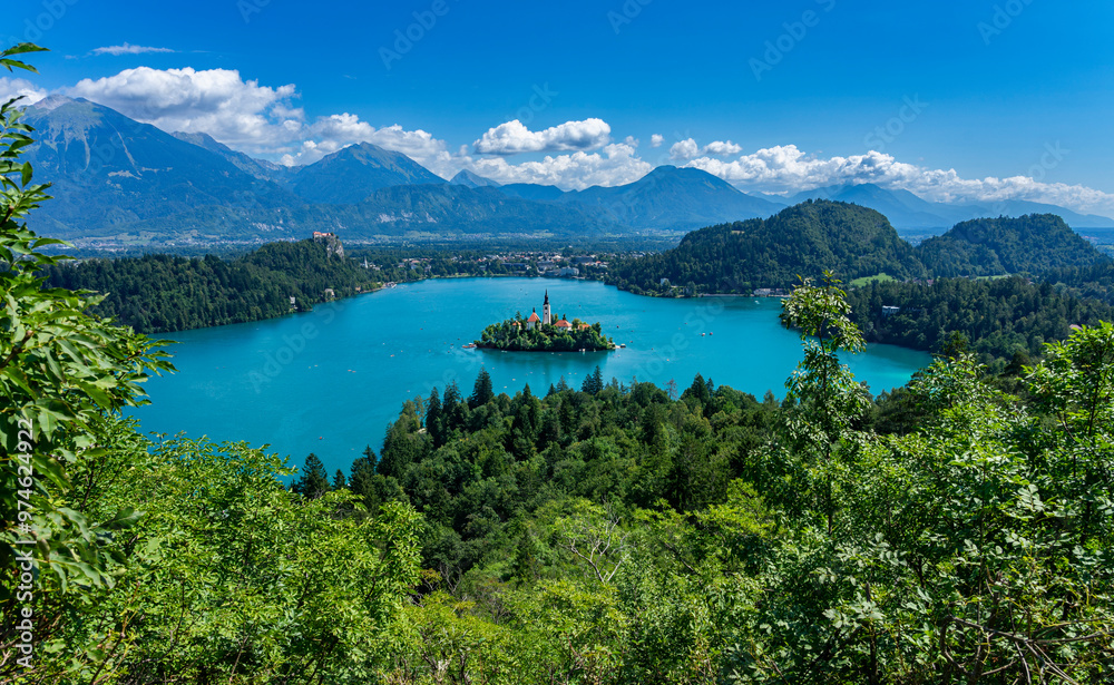 Urlaub in Slowenien, Bled: der Bleder See mit Ausflugsziel Insel, Blejski Otok, Luftaufnahme von oben Urlaub in Slowenien, Bled: der Bleder See mit Ausflugsziel Insel, Blejski Otok, Luftaufnahme von oben