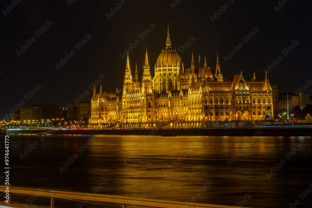 Fototapeta premium Hungarian Parliament Building at Night