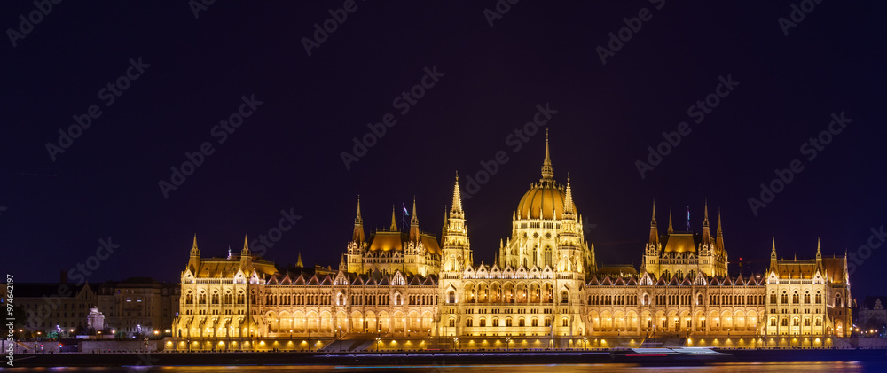 Fototapeta premium Hungarian Parliament Building at Night