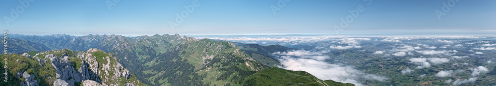 Magnifique vue panoramique depuis le Stockhorn, dans l'Oberland Bernois de Suisse Magnifique vue panoramique depuis le Stockhorn, dans l'Oberland Bernois de Suisse