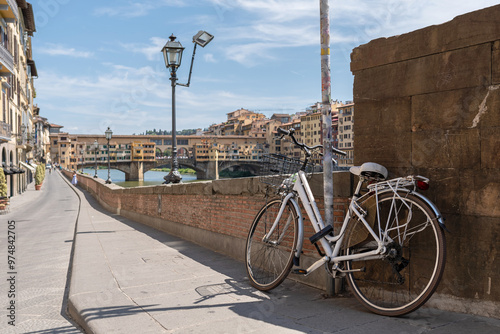 Fototapeta Naklejka Na Ścianę i Meble -  Bicycle parked near the Ponte Vecchio. Florence, Tuscany