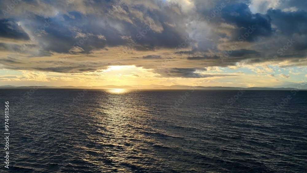 Obraz premium sunset over the sea