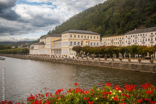 Bad Ems im Lahntal hat schöne historische Gebäude, gemütliche Gassen und viel Natur zu bieten. Tipps für die Bad Ems Sehenswürdigkeiten photo