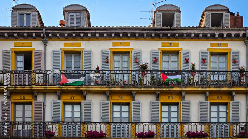 Fototapeta premium Solidarity on the balconies of San Sebastian