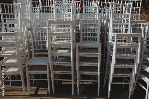 Tapety artystyczne Chairs