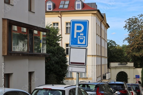 Canvas Print Paid parking space with an informative traffic sign in a street in the city