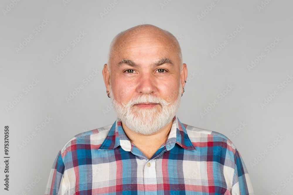 Obraz premium Golden age grandfather. Middle aged man on studio isolated background. Close up portrait of grey-haired mature senior man. Grandfather pensioner, retiree concept.