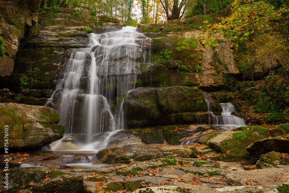 Fototapeta premium Suuctu waterfalls in Mustafakemalpasa, Bursa