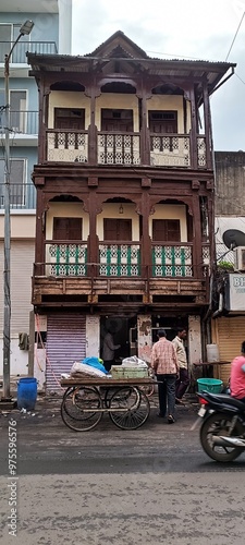 Pune's Architectural Heritage: A Glimpse into Vintage Buildings photo