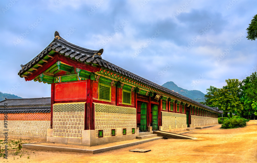 Naklejka premium Traditional wall at Gyeongbokgung Palace in Seoul in Seoul, South Korea