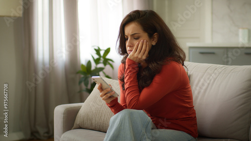 Bilde på lerret Shocked upset sad Caucasian troubled woman female girl client holding mobile pho