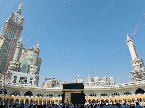 Konstfotografi Mecca, Saudi Arabia - August 09, 2024 - Photo of the Kaaba a building in the center of the holiest mosque in Islam, Masjidilharam, in Makkah, Saudi Arabia