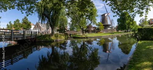 Obraz na płótnie Panoramic shot of a windmill in the village of IJsselstein in the province of Utrecht, Netherlands w salonie