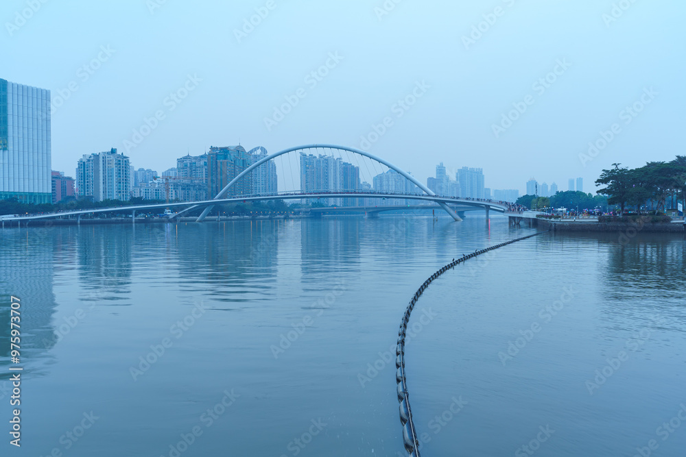 Naklejka premium Guangzhou Pearl River Haixin Bridge and Urban Architectural Landscape
