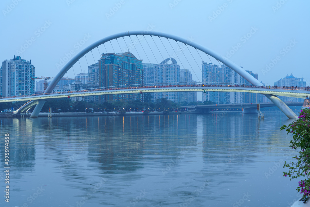 Naklejka premium Guangzhou Pearl River Haixin Bridge and Urban Architectural Landscape