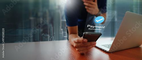 Fotografi a successful digital payment through a mobile device