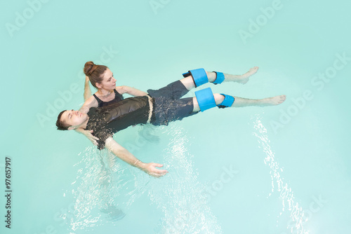 Fotografía Two people in pool