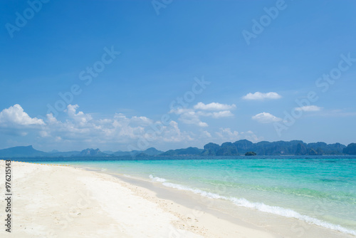 Fototapeta Naklejka Na Ścianę i Meble -  tropical beach and sea landscape