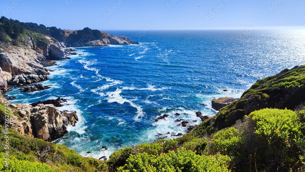 Naklejka premium wind hitting the hill