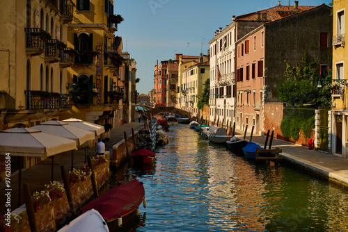 Fototapeta Naklejka Na Ścianę i Meble -  Venice tourism image with canals streets and gondolas 