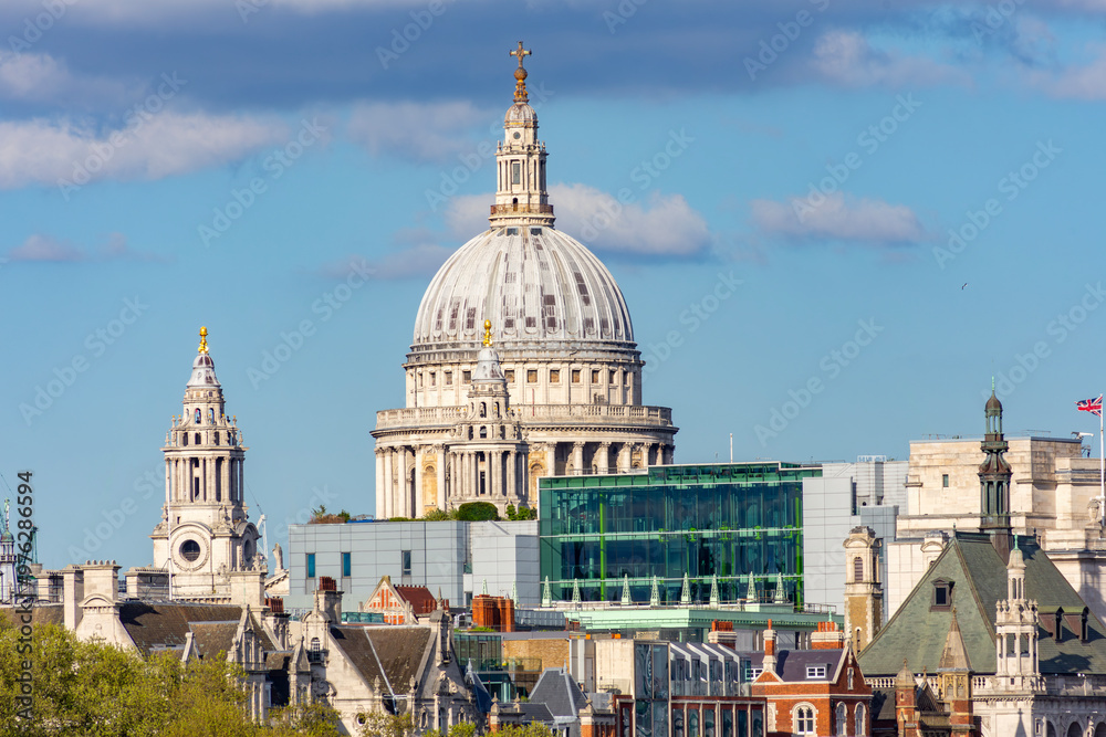Naklejka premium St. Paul's cathedral dome in London, UK