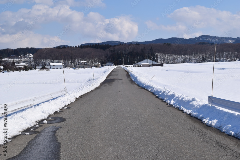 Obraz premium 豪雪地方の道路 山形県